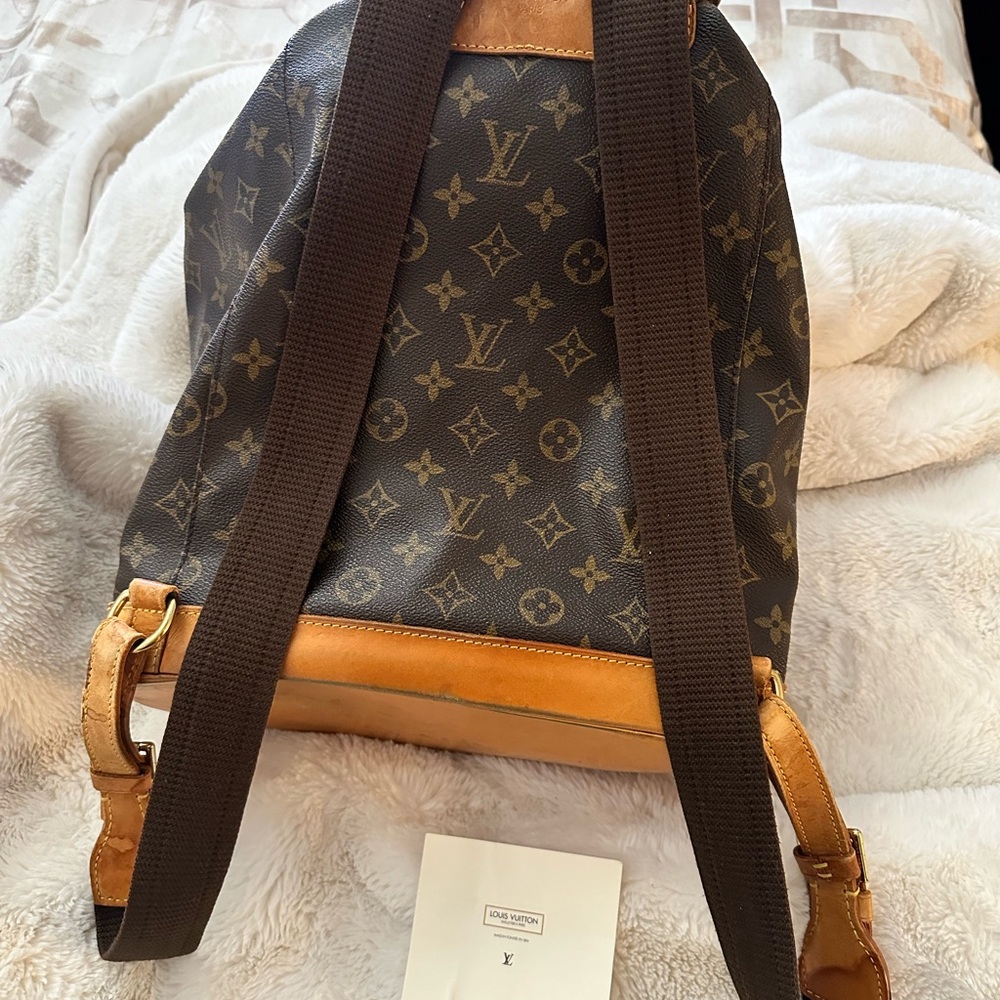Louis Vuitton - Picture 3 of 16